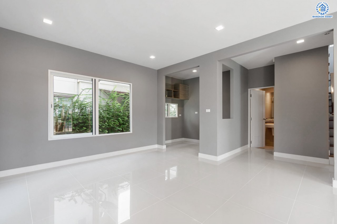 บ้านมือสองตกแต่งใหม่ โครงการ สราญสิริ ติวานนท์-แจ้งวัฒนะ2 หลังมุม เนื้อที่ 56.5 ตร.ว. ดีไซน์ตอบทุกไลฟ์สไตล์ ฟังก์ชัน 3 ห้องนอน 3 ห้องน้ำ จอดรถได้ 2 คัน Living ชั้นบนกว้างขวาง บนทำเลติดถนนใหญ่ เชื่อมต่อทุกเส้นทาง ใกล้จุดขึ้นทางด่วน "ศรีสมาน"